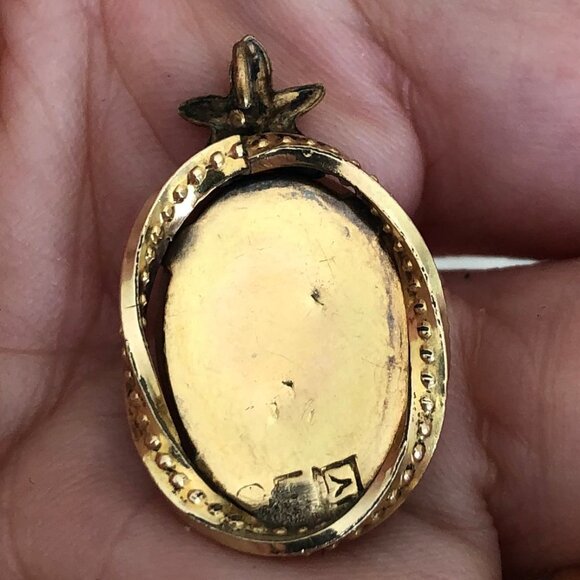 Vintage Cameo Pendant w 4 Prongs Gold Metal Setting Size OS - Picture 6 of 9